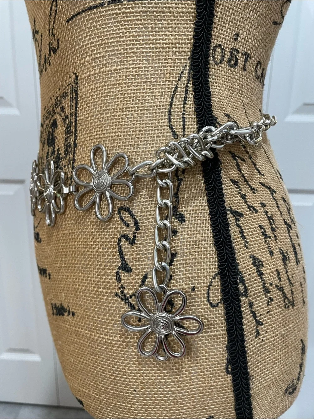 Silver Daisy Link Belt for Women - Floral Chain Waist Accent